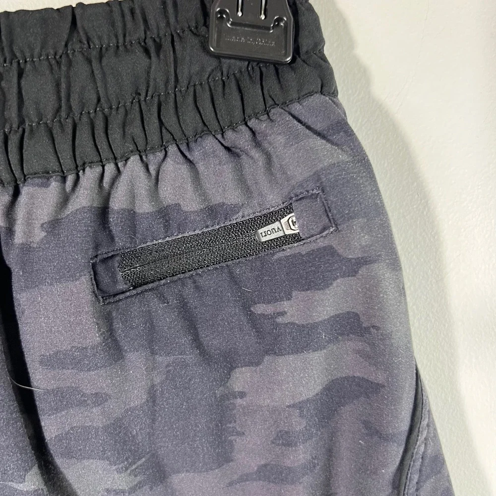 Vuori Clementine Shorts Black Camo Athletic Pockets Drawstring S‎